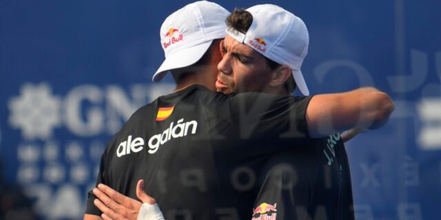 Ale-Galan-Juan-Lebron-embrassade-Acapulco-2024.jpg