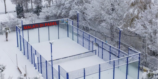 terrain-de-padel-poudreuse-neige.png