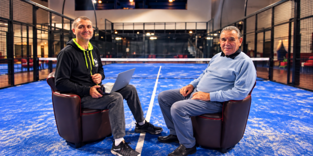 Interview-sur-un-court-de-padel.png